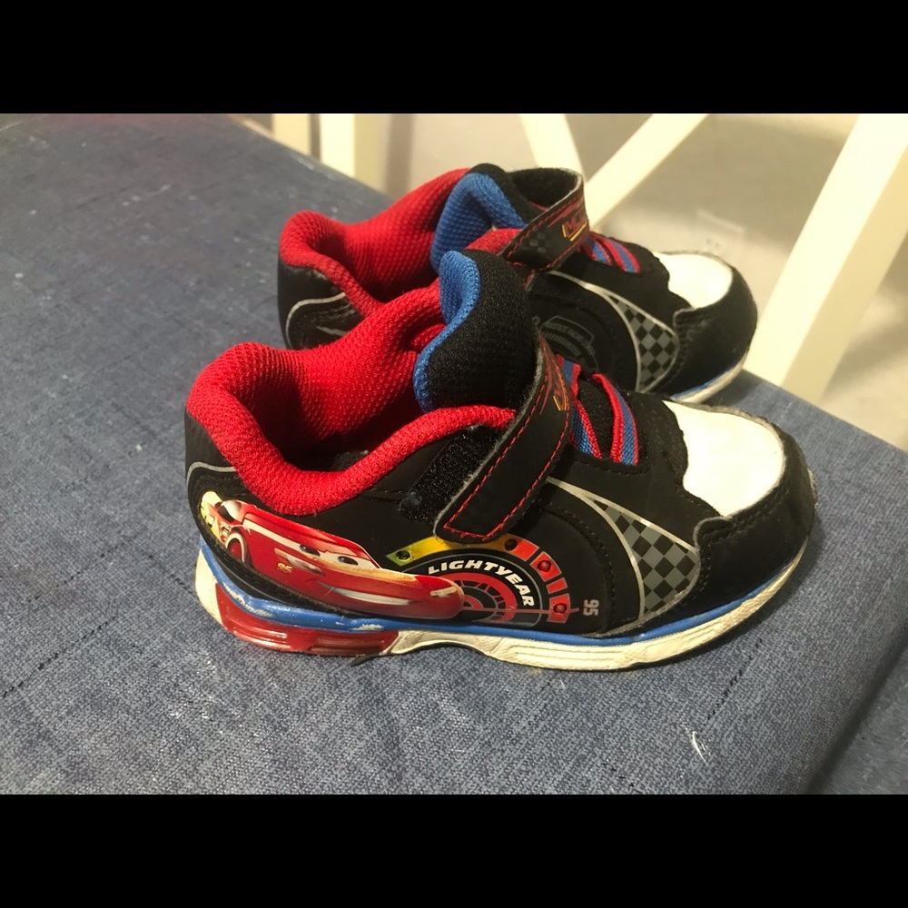Toddler boys size 8 LIGHTNING MCQUEEN tennis shoes